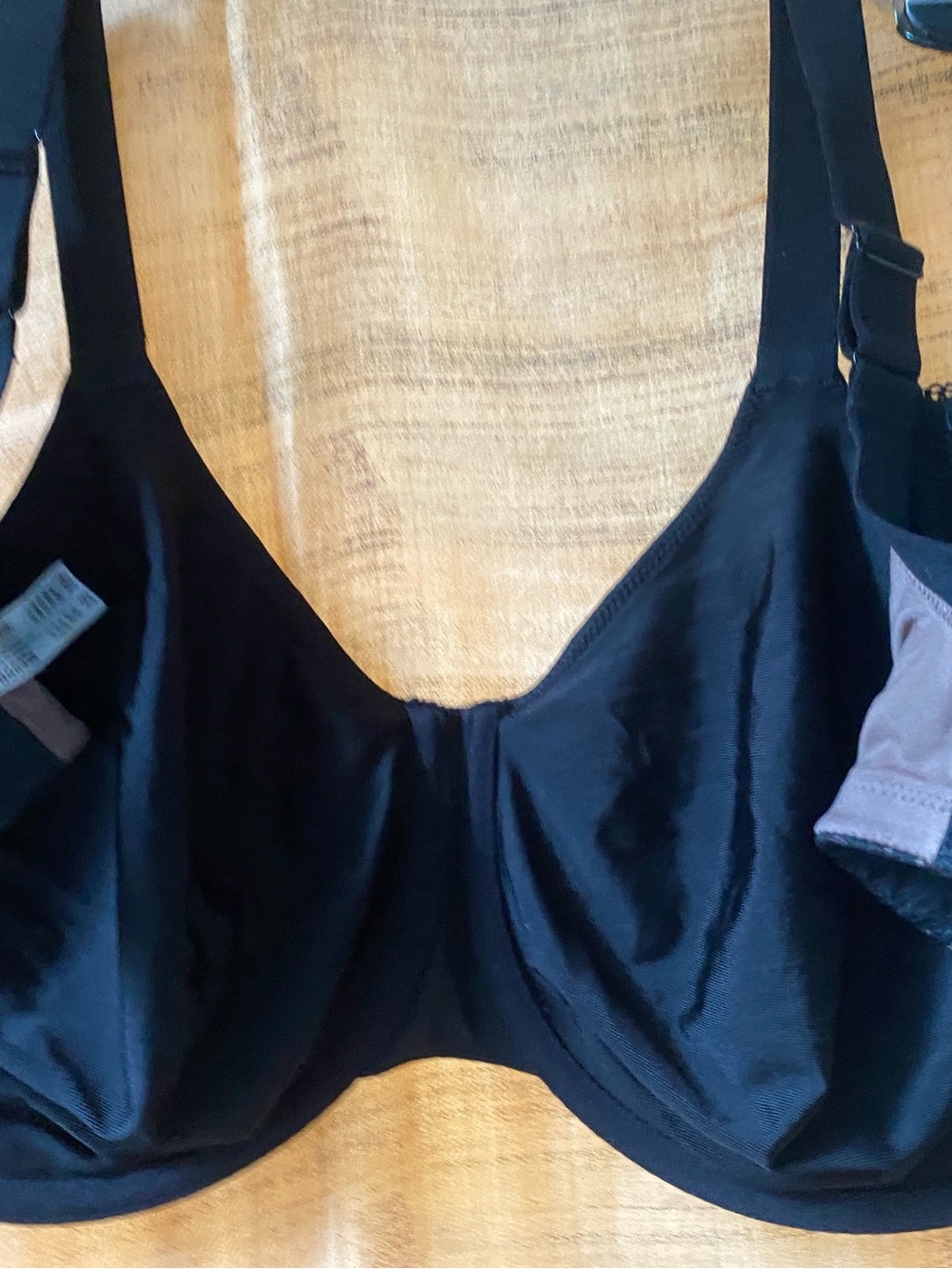 SALE! Wacoal 38H Black Underwire Side Smoother, VG condition.